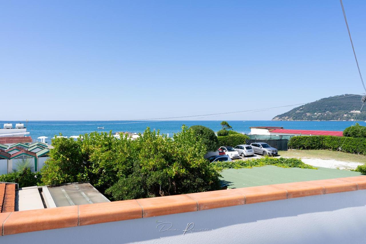 Casa Vacanze Vistamare Marinella di Sarzana Exterior photo